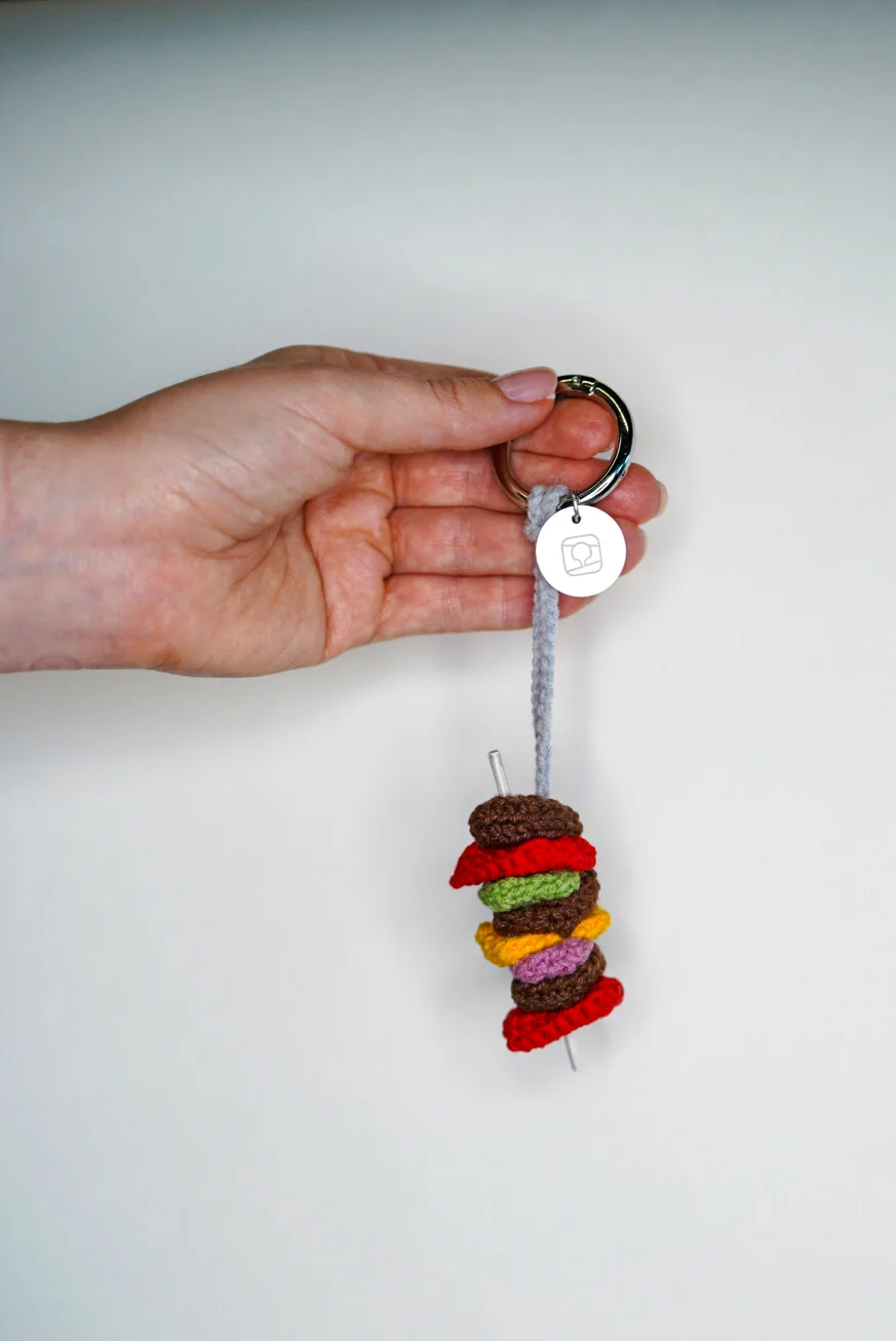 Вязаный брелок